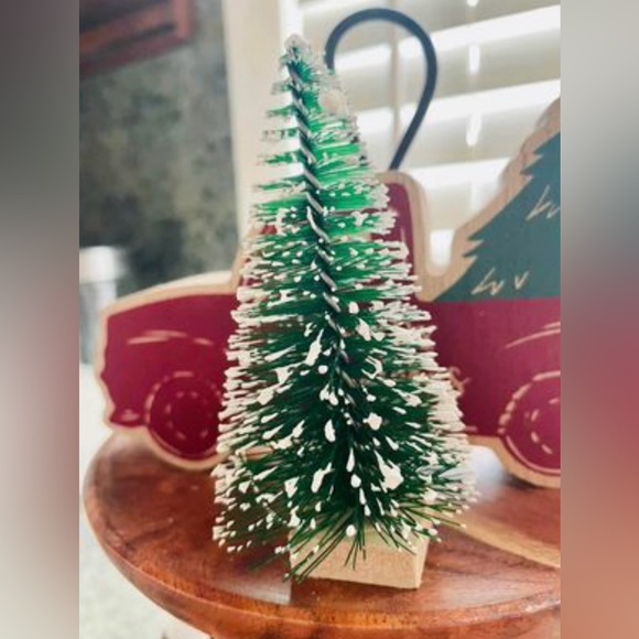 *Snowy Bottlebrush Tree, 4” Tiered Tray - Picture 7 of 7